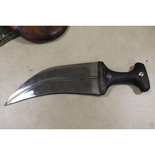 351 - A YEMMENI JALBAYA VINTAGE DAGGER WITH SHEATH / BELT