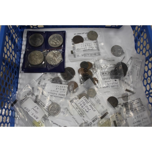 358 - A QUANTITY OF ASSORTED COINS TO INCLUDE COMMEMORATIVE'S, NHS 50P COIN ETC