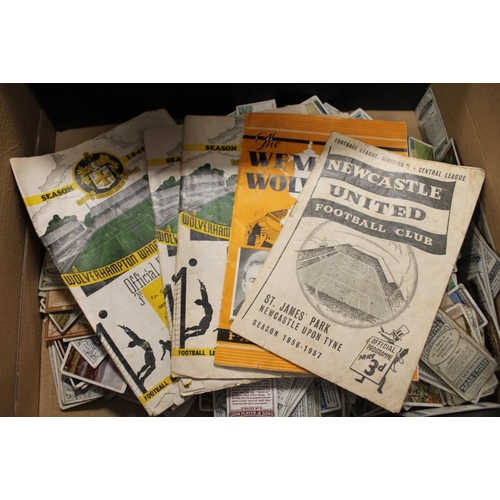 362 - A QUANTITY OF VINTAGE CIGARETTE CARDS TOGETHER WITH A SMALL QUANTITY OF 1948 - 1957 FOOTBALL PROGRAM... 