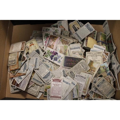 362 - A QUANTITY OF VINTAGE CIGARETTE CARDS TOGETHER WITH A SMALL QUANTITY OF 1948 - 1957 FOOTBALL PROGRAM... 