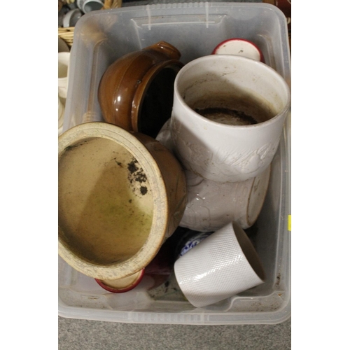 154 - A LARGE QUANTITY OF ASSORTED CERAMICS TO INCLUDE BILTONS POLKADOT TEAWARE, PLANTERS ETC