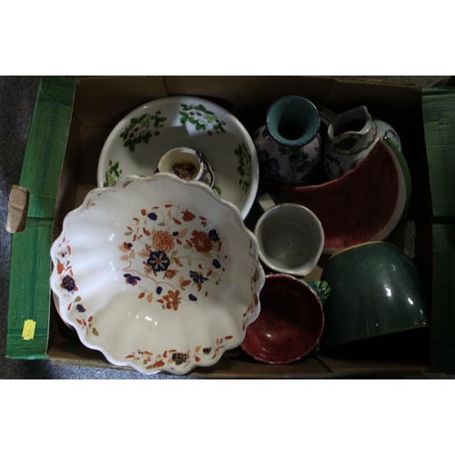 184 - A TRAY OF ASSORTED CERAMICS TO INCLUDE A PORTMEIRION FRUIT BOWL, TOGETHER WITH A TRAY OF GLASSWARE (... 