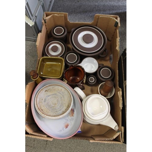 186 - THREE TRAYS OF ASSORTED CERAMICS TO INCLUDE WEDGWOOD