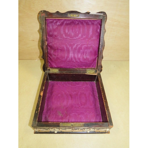 274 - A VINTAGE WOODEN HANDKERCHIEF BOX