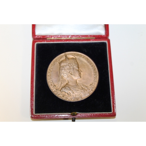 355A - A LEATHER CASED CORONATION MEDAL FOR EDWARD VII/ ALEXANDRA QUEEN CONSORT