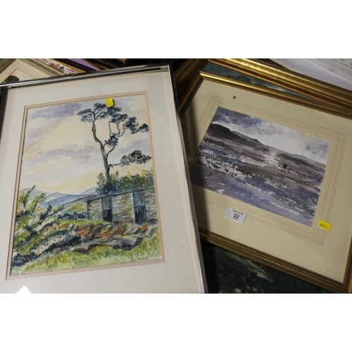 22 - A QUANTITY OF ASSORTED PRINTS AND WATERCOLOURS TO INCLUDE A BEACH SCENE WITH FIGURES, ENGRAVINGS ETC