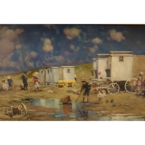 30 - A GILT FRAMED OIL ON BOARD BEACH SCENE WITH FIGURES  BEACH HUT CARTS - H 19 CM BY 39 CM