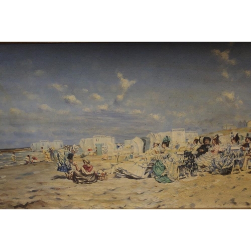 31 - A GILT FRAMED OIL ON BOARD OF A BEACH SCENE WITH FIGURES - H 19 CM BY W 39 CM