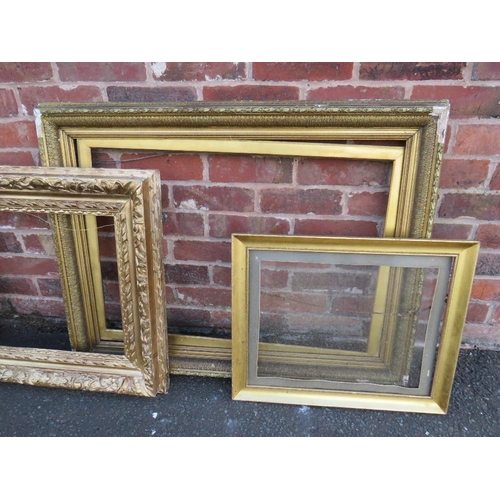 34 - A QUANTITY OF ASSORTED ANTIQUE AND VINTAGE GILT PICTURE FRAMES