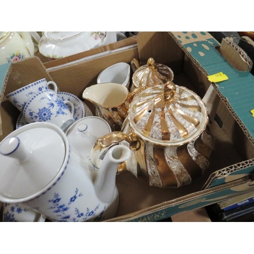 117 - TWO TRAYS OF ASSORTED CHINA TO INCLUDE A SADLER THREE PIECE TEA SERVICE, WEDGWOOD JASPERWARE ETC