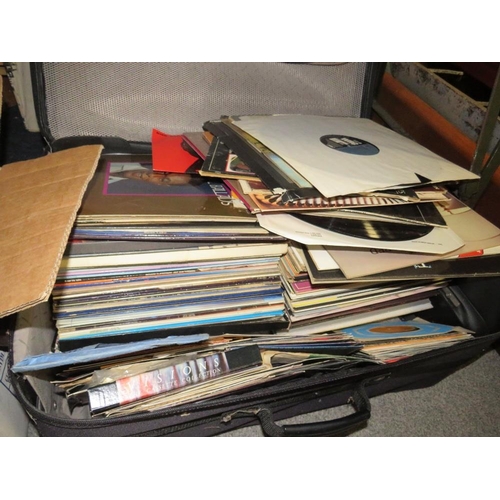 119 - A QUANTITY OF MOSTLY CLASSICAL LP RECORDS, 78'S AND 7