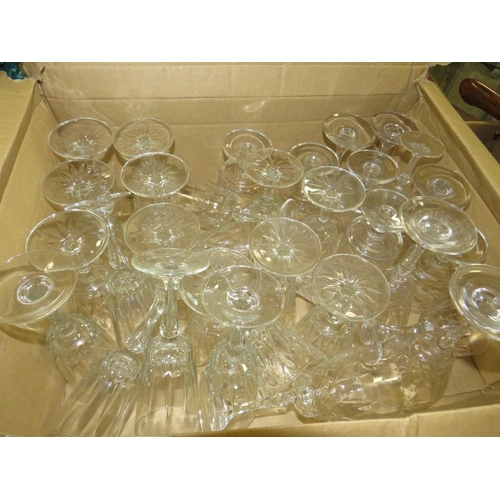 124 - A LARGE QUANTITY OF ASSORTED GLASSWARE TO INCLUDE CUT GLASS EXAMPLES