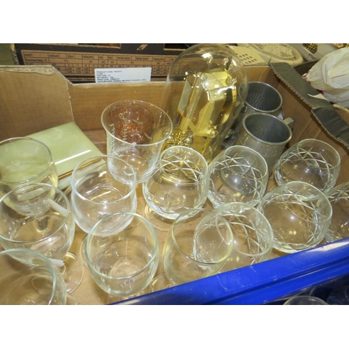 124 - A LARGE QUANTITY OF ASSORTED GLASSWARE TO INCLUDE CUT GLASS EXAMPLES