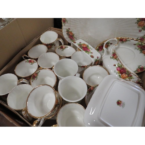 127 - A LARGE QUANTITY OF ROYAL ALBERT OLD COUNTRY ROSES CHINA IN FIVE TRAYS TO INCLUDE TRIOS, TUREENS, TE... 