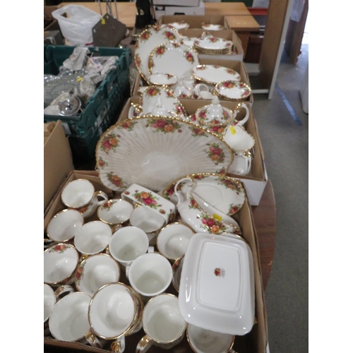 127 - A LARGE QUANTITY OF ROYAL ALBERT OLD COUNTRY ROSES CHINA IN FIVE TRAYS TO INCLUDE TRIOS, TUREENS, TE... 