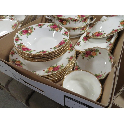 127 - A LARGE QUANTITY OF ROYAL ALBERT OLD COUNTRY ROSES CHINA IN FIVE TRAYS TO INCLUDE TRIOS, TUREENS, TE... 