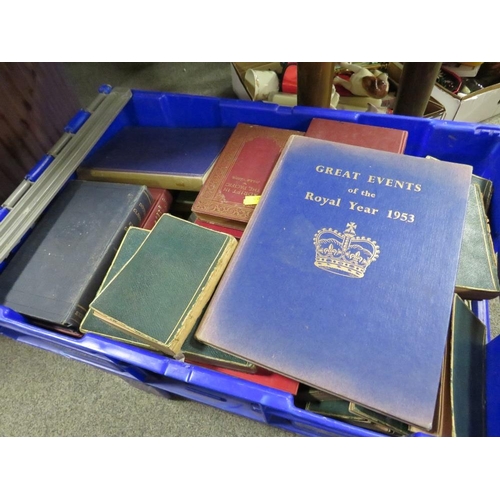 129 - A LARGE QUANTITY OF VINTAGE BOOKS TO INCLUDE ANTIQUARIAN BOOKS ETC