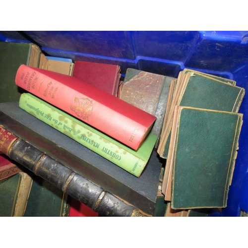 129 - A LARGE QUANTITY OF VINTAGE BOOKS TO INCLUDE ANTIQUARIAN BOOKS ETC