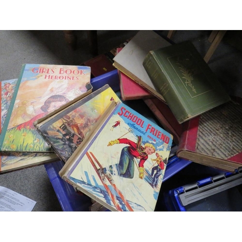 129 - A LARGE QUANTITY OF VINTAGE BOOKS TO INCLUDE ANTIQUARIAN BOOKS ETC