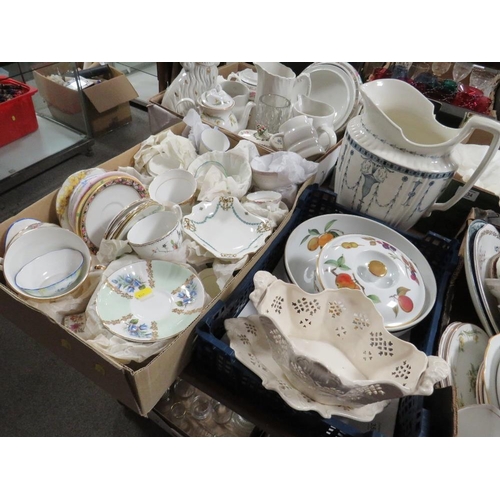 133 - FIVE TRAYS OF ASSORTED CHINA AND CERAMICS TO INCLUDE A LIMOGES LIDDED POT, SPODE, ROYAL GRAFTON TEA ... 