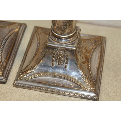 188 - A PAIR OF VICTORIAN SILVER PLATED CANDLESTICKS, H 29.5 CM