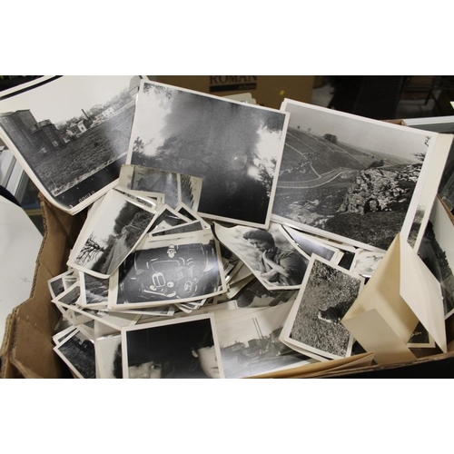 219 - A TRAY OF VINTAGE BLACK AND WHITE PHOTOGRAPHS TO INC LOCOMOTIVE AND AVIATION INTEREST