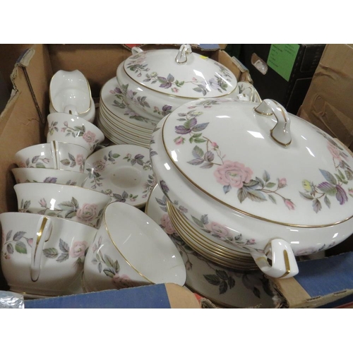 76 - A TRAY OF ROYAL WORCESTER JUNE GARLAND DINNERWARE TO INCLUDE A TUREEN