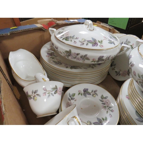 76 - A TRAY OF ROYAL WORCESTER JUNE GARLAND DINNERWARE TO INCLUDE A TUREEN