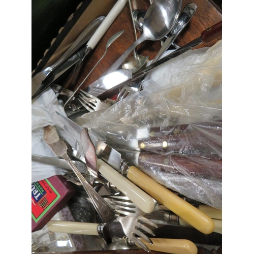 81 - TWO TRAYS OF ASSORTED METALWARE TO INCLUDE A LARGE QUANTITY OF ASSORTED FLATWARE