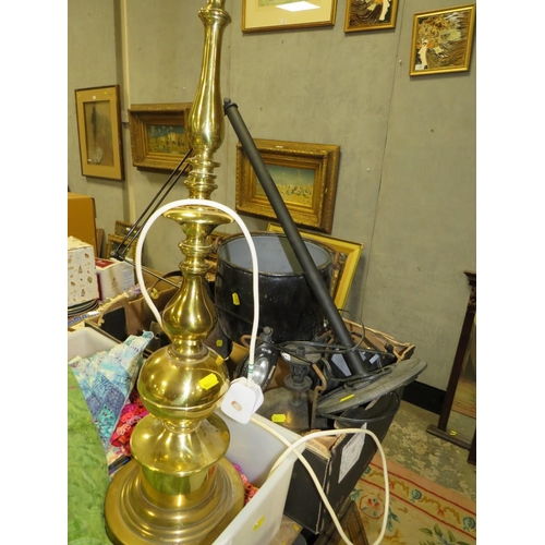 83 - A TRAY OF ASSORTED METALWARE TO INCLUDE AN ENAMELLED COOKING POT, RAILWAY STYLE SICKLE ETC.