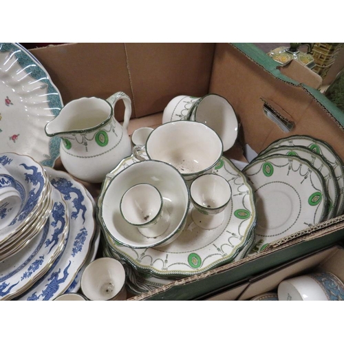 85 - FOUR TRAYS OF ASSORTED CHINA AND CERAMICS TO INCLUDE AN UNUSUAL COFFEE SET, DOULTON IMPASTO VASE - R... 