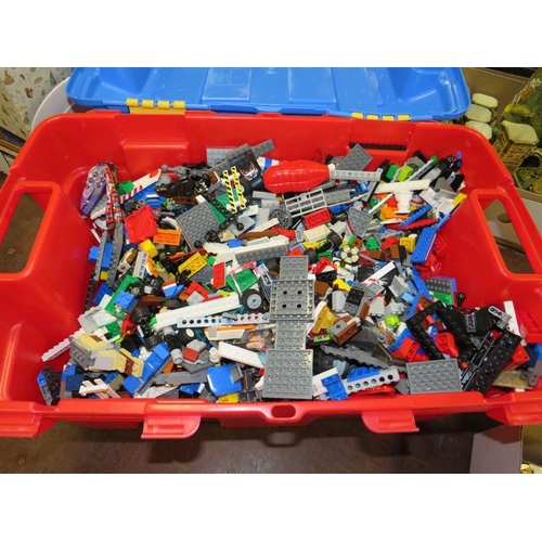 86 - A LARGE BOX OF ASSORTED LEGO