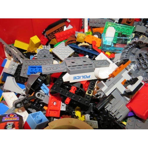 86 - A LARGE BOX OF ASSORTED LEGO