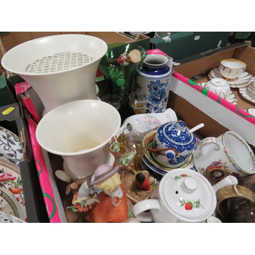 92 - TWO TRAYS OF ASSORTED CERAMICS TO INCLUDE A DOULTON LAMBETH TOBACCO JAR, AYNSLEY ETC