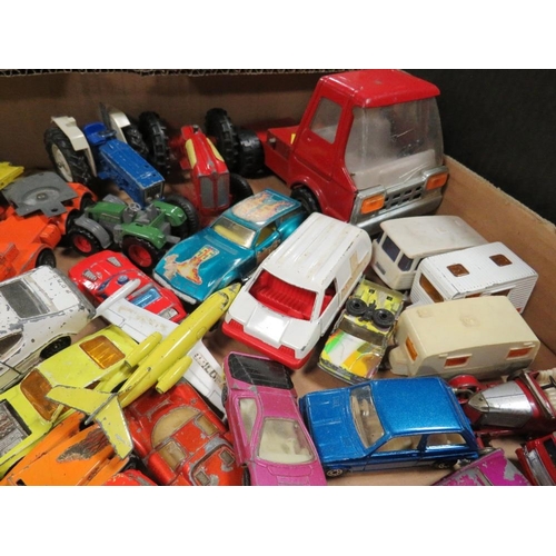 93 - A TRAY OF PLAYWORN DIECAST TOY CARS TO INCLUDE MATCHBOX STREETKINGS CORGI ETC