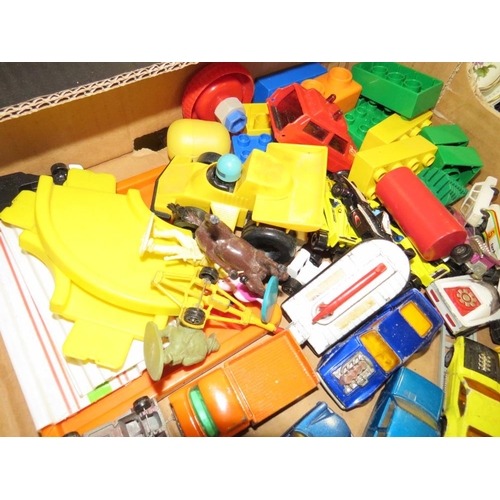 93 - A TRAY OF PLAYWORN DIECAST TOY CARS TO INCLUDE MATCHBOX STREETKINGS CORGI ETC