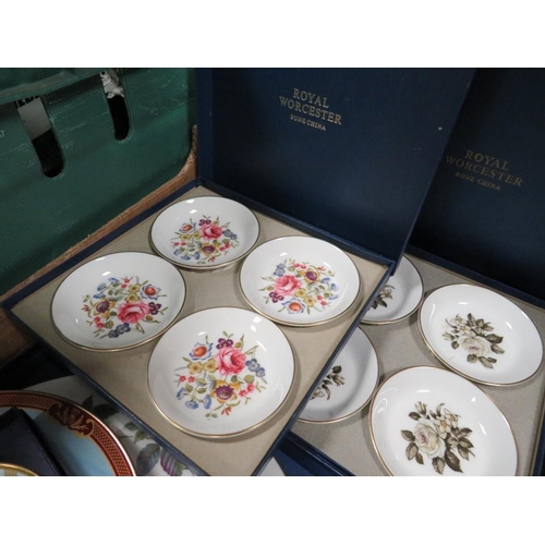 94 - A TRAY OF BOXED AND UNBOXED CERAMICS TO INCLUDE ROYAL WORCESTER, ROYAL CROWN DERBY ETC