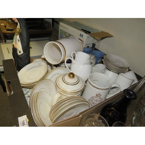 146 - A BOXED TEASET PLUS A TRAY OF ASSORTED CERAMICS AND CHINA TO INCLUDE MILITARY COMMEMORATIVE MUGS A/F... 