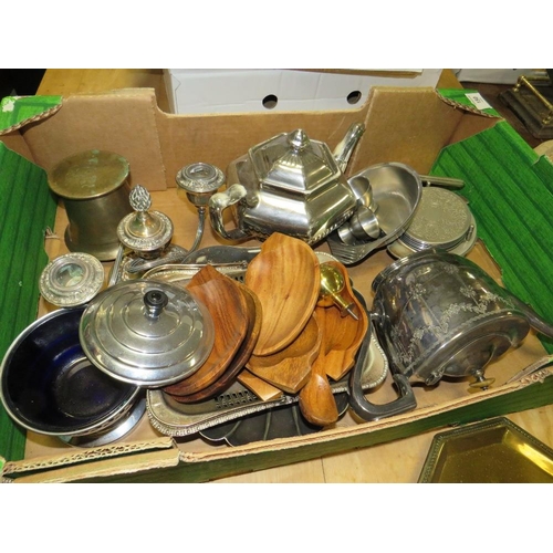 150 - A TRAY OF ASSORTED METALWARE TO INCLUDE A SILVER PLATED TEAPOT, SERVING TRAYS ETC