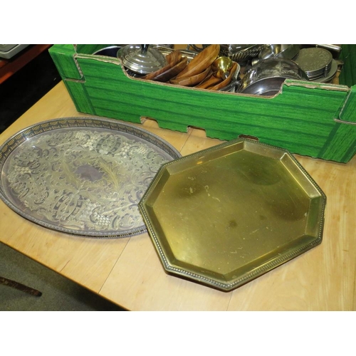 150 - A TRAY OF ASSORTED METALWARE TO INCLUDE A SILVER PLATED TEAPOT, SERVING TRAYS ETC