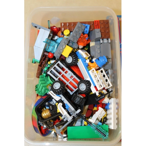 304 - A BOXED OF LEGO TOYS TOGETHER WITH FIVE DIECAST TOY CARS