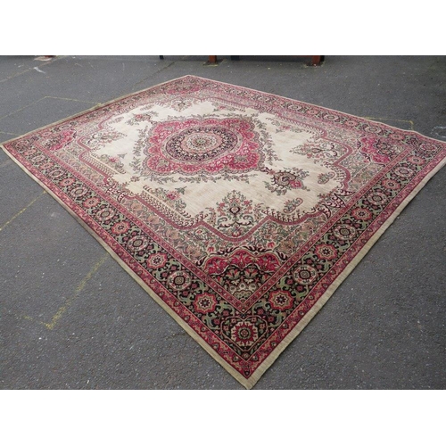 708 - A VINTAGE WOOLEN RUG 275 X 368 CM