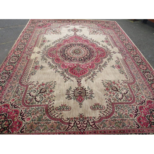 708 - A VINTAGE WOOLEN RUG 275 X 368 CM