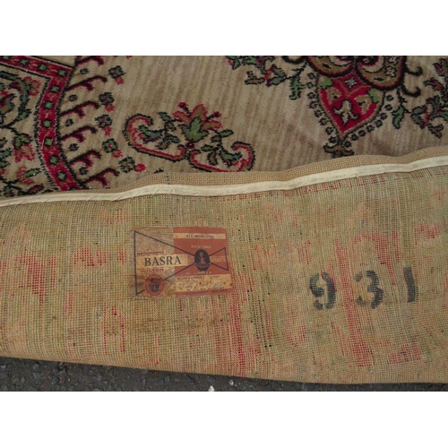 708 - A VINTAGE WOOLEN RUG 275 X 368 CM