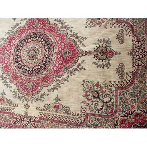 708 - A VINTAGE WOOLEN RUG 275 X 368 CM