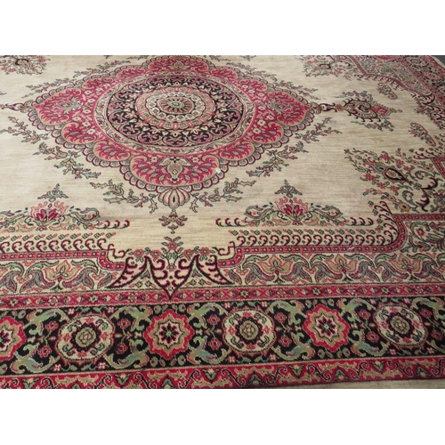 708 - A VINTAGE WOOLEN RUG 275 X 368 CM