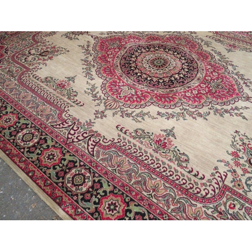 708 - A VINTAGE WOOLEN RUG 275 X 368 CM