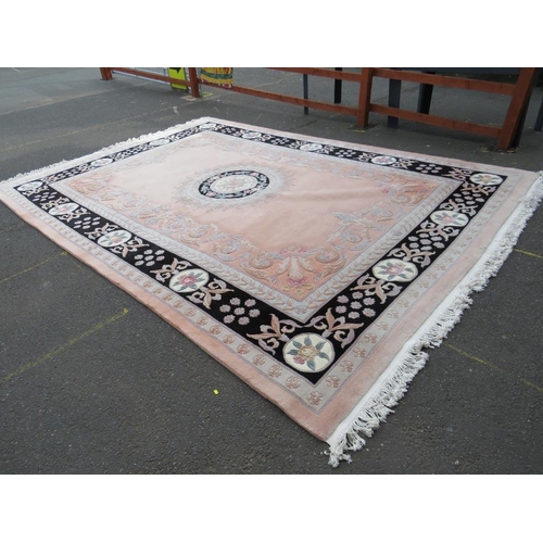 709 - A VERY LARGE MODERN CHINESE WOOLLEN RUG 306 X 435 CM