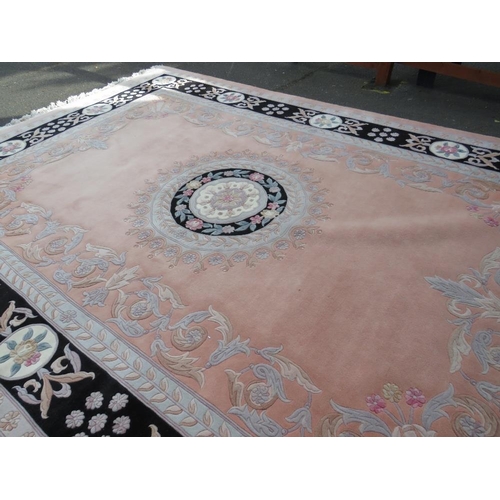 709 - A VERY LARGE MODERN CHINESE WOOLLEN RUG 306 X 435 CM