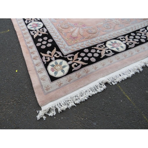 709 - A VERY LARGE MODERN CHINESE WOOLLEN RUG 306 X 435 CM